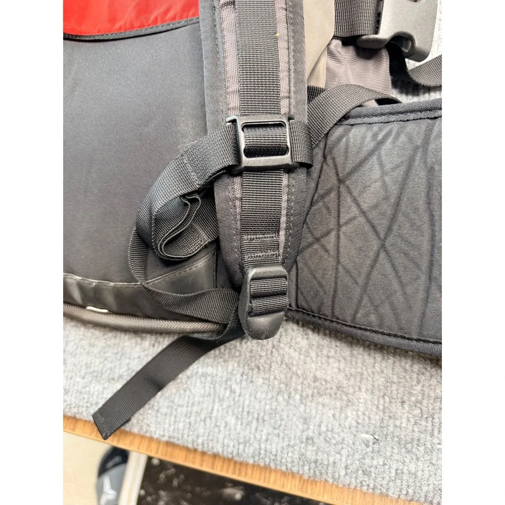 The‎ North Face Shuttle 30 Backpack Red Gray Hiking Travel Laptop Bag ASW3